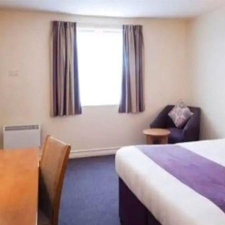 Premier Inn バーンリー エクステリア 写真