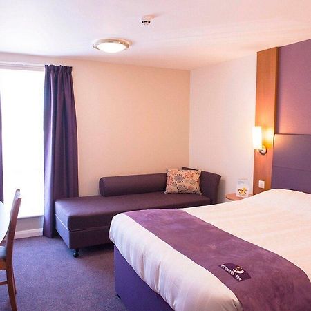 Premier Inn バーンリー エクステリア 写真