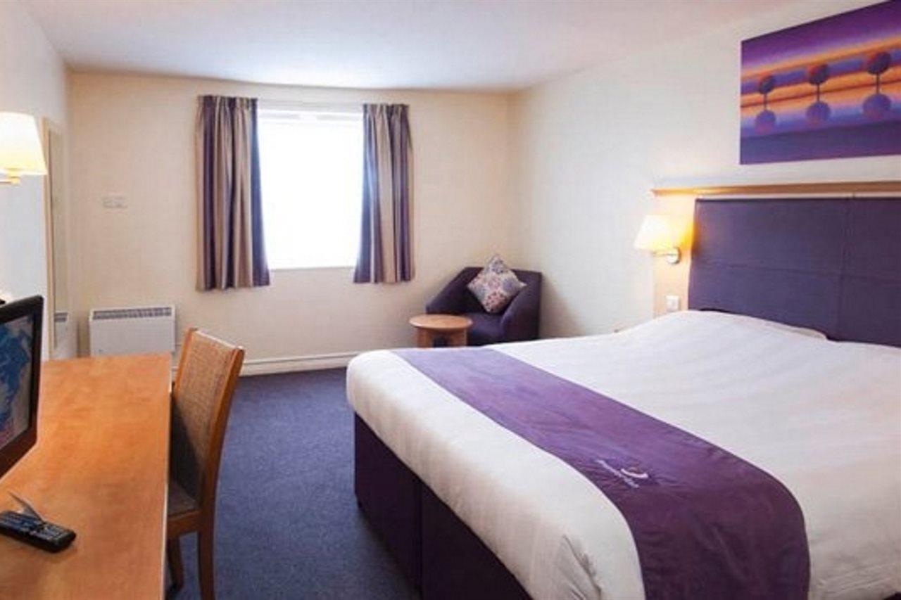 Premier Inn バーンリー エクステリア 写真