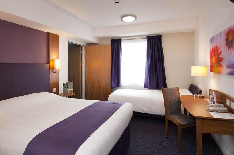 Premier Inn バーンリー エクステリア 写真